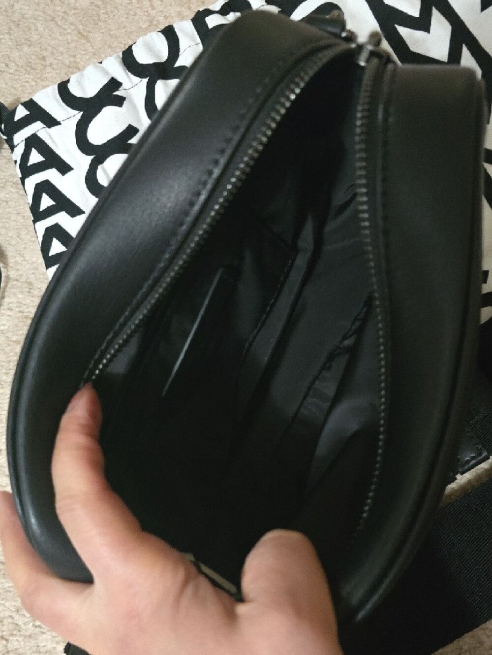 Authentic Original Marc Jacobs Black Leather Camera Logo Bag Dust Bag Included - Picture 7 of 7